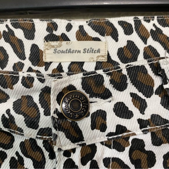 Southern Stitch Cheetah Print Denim Bell Bottoms Size Medium - Picture 3 of 7